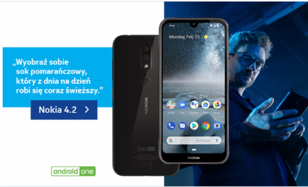 Reklama Nokii 4.2: smartfon z przodu i z tyłu, mężczyzna w okularach i hasło „Wyobraź sobie sok pomarańczowy, który z dnia na dzień robi się coraz świeższy”